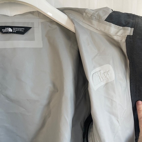 North Face Venture 2 Dryvent Jacket with Taped Seams, Gray, Women's Medium - Picture 8 of 12